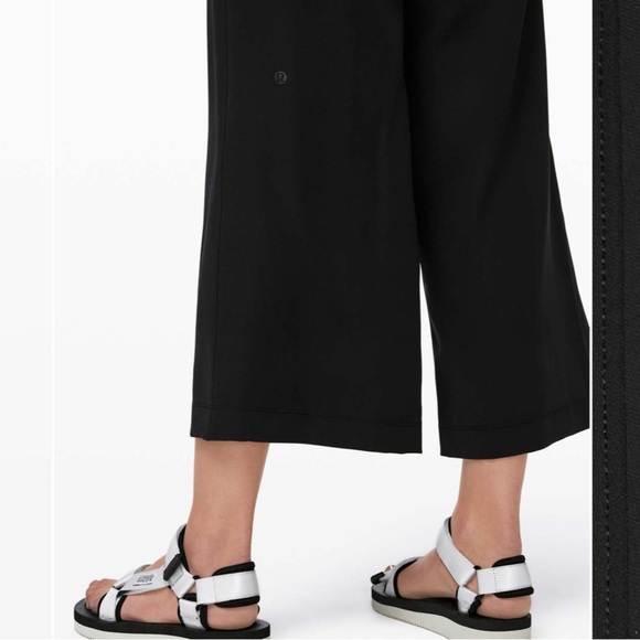Lululemon On the Fly Wide-Leg 7/8 Pant *Woven Black - Picture 2 of 8
